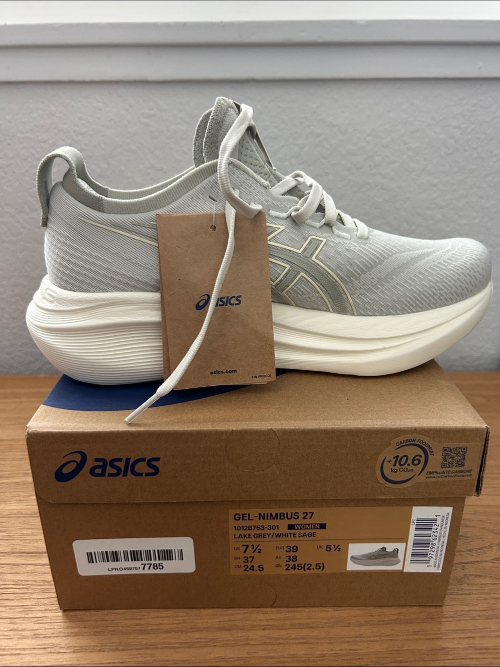ASICS Women’s Gel Nimbus 27 Running shoe in Light Gray and White size 7.5 NWT - Picture 3 of 4